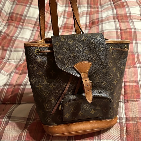 Louis Vuitton Montsouris MM - Picture 2 of 9